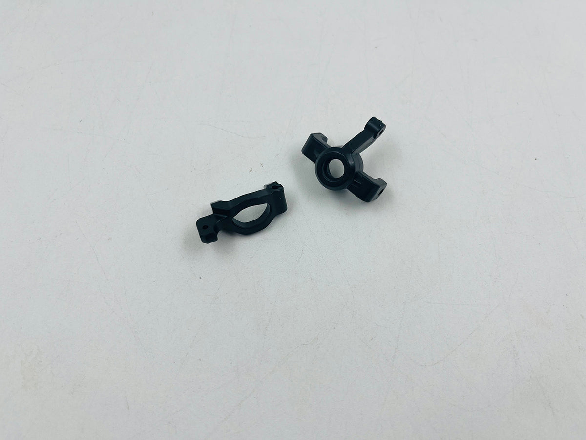 L/R Front Hub Carriers And Steering Hubs R1815